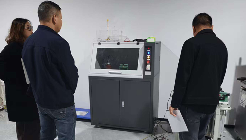 聚焦絕緣材料品質(zhì)：客戶到訪武漢雷科電力開展擊穿電壓測試交流